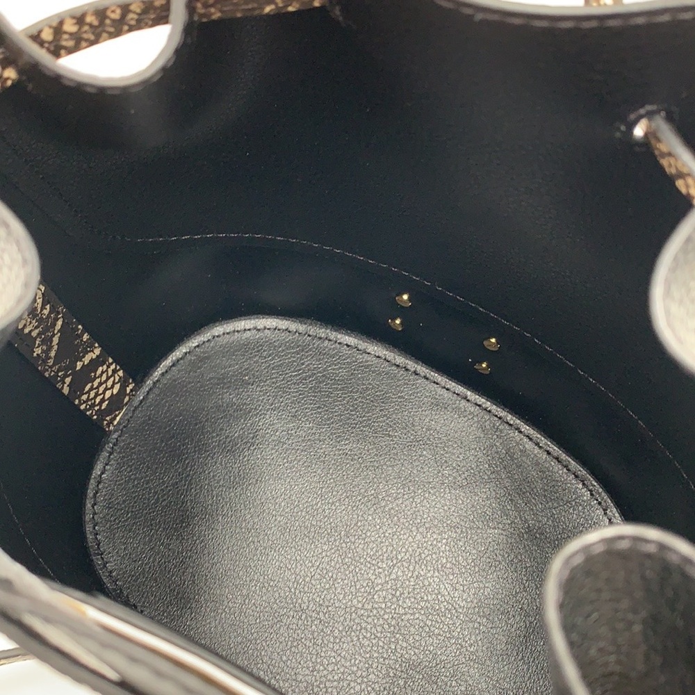 MICHAEL KORS 
Reed Md Pebbled Leather Belted Bucket Messenger Satchel Crossbody - Picture 9 of 16